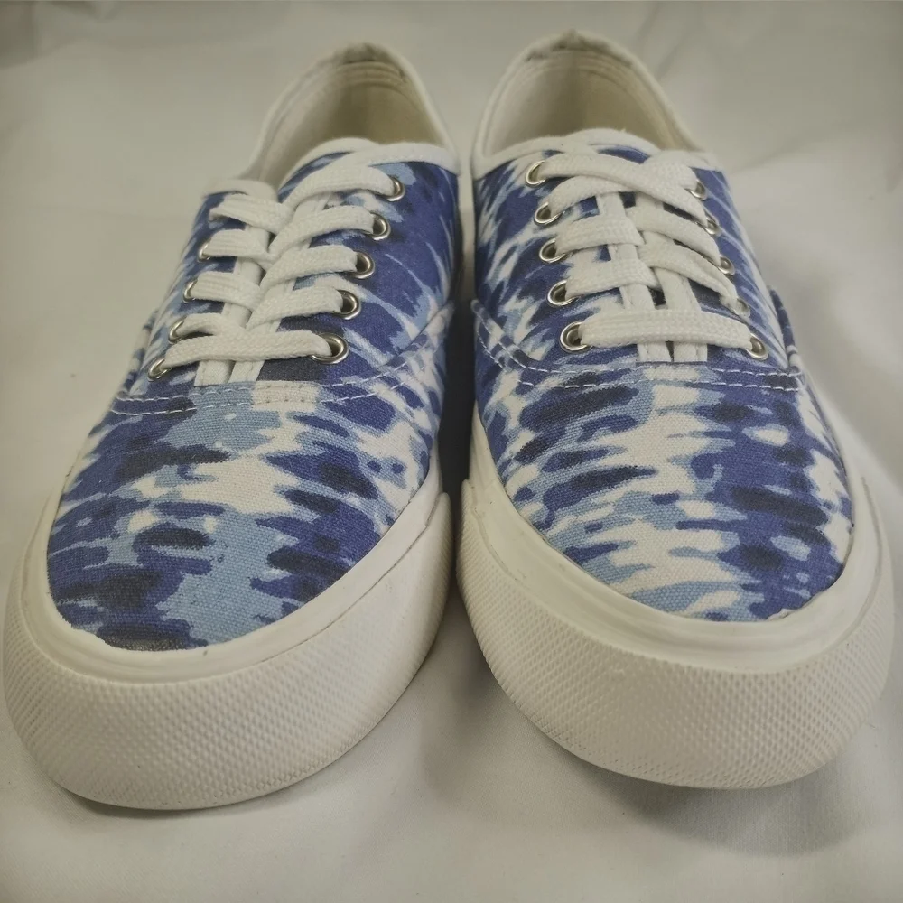 𝅺AVON Blue & White Tie-Dyed Sneakers
